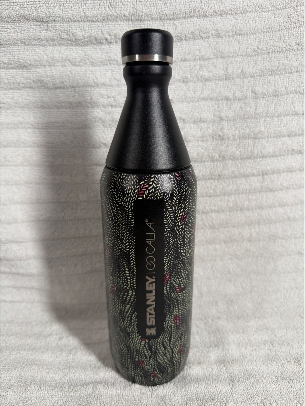 Stanley x CALIA 20oz All Day Slim Bottle (Black Serpent)